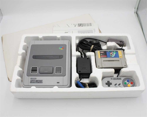 Super Nintendo Konsol (SNES) - PAL Version - Super Mario World - Komplet i æske - SNR UP15840547 (SCN) (B Grade) (Genbrug)